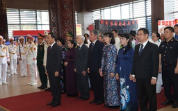 Bí thư Trần Lưu Quang dâng hương tưởng nhớ Chủ tịch Hồ Chí Minh dịp Quốc khánh