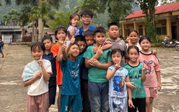 Chàng sinh viên ‘gây thương nhớ’ cho trẻ em vùng cao