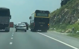 Xử phạt tài xế xe khách giường nằm chạy vào làn dừng khẩn cấp cao tốc