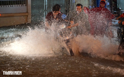 Thời tiết TP.HCM, đang nắng nóng lại bất ngờ xuất hiện mưa lớn, vì sao?