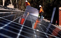 Chính quyền Mỹ hủy chương trình tài trợ điện mặt trời 7 tỉ USD