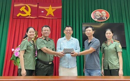 Khánh Hòa: Du khách Hàn Quốc nhanh chóng được trao lại ví đã đánh rơi