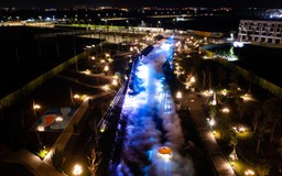 Chiêm ngưỡng vẻ đẹp siêu thực trên Dòng sông Ánh sáng T&T City Millennia