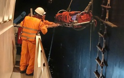 Cháy tàu chở dầu trên biển, 20 thuyền viên được cứu sống an toàn