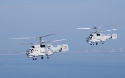 Trực thăng săn ngầm Ka-28 tham gia diễu binh trên biển hiện đại ra sao?