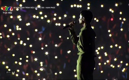 'Mưa đỏ' đổ bộ '80 năm hành trình Độc lập - Tự do - Hạnh phúc'

