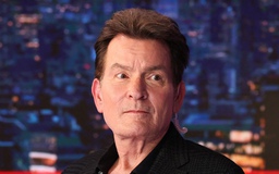 Tài tử Charlie Sheen ra sao sau quá khứ ăn chơi sa đọa, nhiễm HIV?