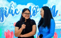 Cô bé 15 tuổi vẽ tranh gây quỹ giúp nữ sinh nghèo