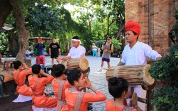 Tiếng kèn Saranai nơi tháp nắng