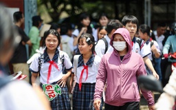 Bức xúc đồng phục học sinh