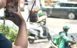 Đặt món thường xuyên trên app nhưng không tích điểm, giới trẻ bỏ lỡ quyền lợi