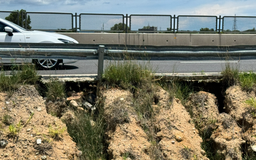 Cảnh báo xói lở, nguy cơ mất an toàn trên cao tốc Vĩnh Hảo - Phan Thiết