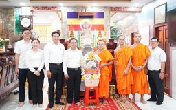 Lãnh đạo Ủy ban MTTQ Việt Nam TP.HCM chúc mừng lễ Sene Dolta của đồng bào dân tộc Khmer