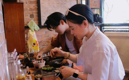 Đi cà phê, nấu bữa ăn tí hon như... chơi đồ hàng: Trải nghiệm thú vị ở TP.HCM