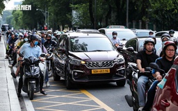 Cho rẽ phải khi đèn đỏ ở TP.HCM: Xin đường không được, còn bị la mắng