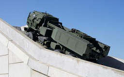 Ukraine nhận tên lửa Patriot, HIMARS, Nga nói đang 'tiến lên ở mọi hướng'