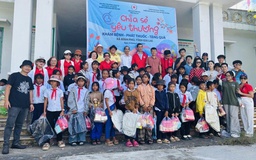 Khám bệnh, tặng quà cho bà con và học sinh xã Bình Phú - Gia Lai