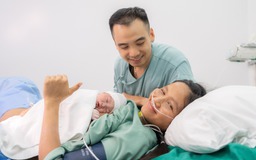 Hoa hậu H'Hen Niê đón con đầu lòng ở tuổi 33