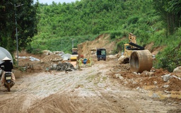 Dự án sửa chữa taluy đường Trường Sơn Đông ngổn ngang, chậm tiến độ