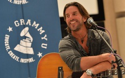 Gia đình nhạc sĩ đoạt giải Grammy qua đời bởi tai nạn máy bay