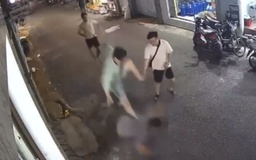 TP.HCM: Người đàn ông bị truy đuổi, hành hung đến ngất xỉu giữa đường