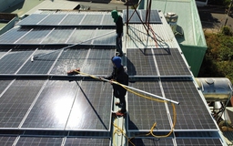 Hàng trăm hộ lắp điện mặt trời mái nhà không đăng ký có bị phạt?