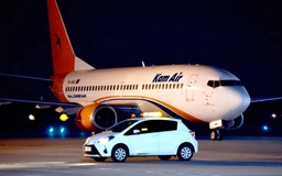 Cậu bé trốn trong bánh xe máy bay sống sót sau 1.200 km