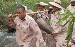 Người dân phát hiện quả bom nặng 241 kg khi đi bắt cá ở Quảng Trị