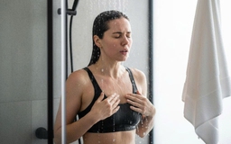 Bác sĩ: Tắm nước lạnh ảnh hưởng đến huyết áp theo cách không ngờ!