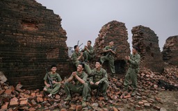 'Mưa đỏ' thông báo ngày rời rạp, thu 700 tỉ