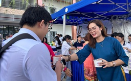 Sinh viên đến trường không cần mua đồ ăn sáng