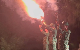 Ứng phó bão số 10: Biên phòng Đà Nẵng bắn pháo hiệu, cấm biển khẩn cấp