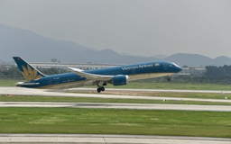 4 sân bay tạm ngưng, hàng loạt chuyến bay bị hủy vì bão số 10 Bualoi