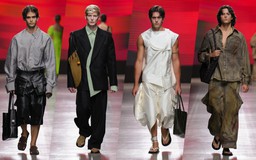 Nhà thiết kế Việt mang lụa Lãnh Mỹ A đến Tuần lễ thời trang Milan