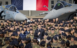 Châu Âu đẩy mạnh tuyển quân giữa bóng mây chiến sự