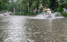 Cảnh báo nhiều xã, phường Hà Nội ngập kéo dài, mưa lớn đến chiều tối nay