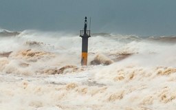 Vụ tàu cá chìm ở biển Cửa Việt: Danh tính 2 thuyền viên mất tích