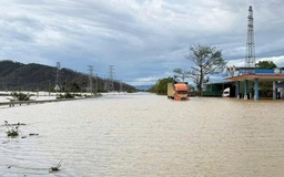 Nước sông Lam dâng cao, quốc lộ 1A ngập sâu