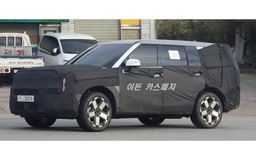 Hyundai Santa Fe lộ diện bản nâng cấp, đã 'sửa' phần đuôi xe gây tranh cãi?