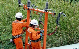 Bộ Chính trị nêu nguy cơ thiếu điện, yêu cầu cơ cấu lại ngành