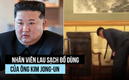 Nhân viên lau sạch vật dụng của ông Kim Jong-un sau cuộc gặp ông Putin