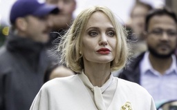 Angelina Jolie ngày càng khó nhận ra với gương mặt hốc hác
