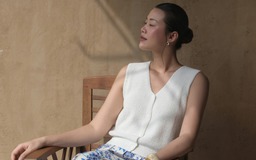 Chân váy dài họa tiết, nét đẹp cổ điển bừng sáng từ công sở đến đường phố