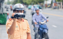 Hàng loạt ô tô đỗ trên vỉa hè chung cư, trong hẻm bị CSGT TP.HCM phạt nguội