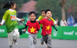 Nguyễn Thị Oanh và Hoàng Nguyên Thanh vô địch giải bán marathon, cùng 7.000 runner chào năm mới tại Hà Nội