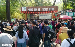 Ngày đầu năm mới 2026: Thảo Cầm Viên, đường sách TP.HCM đông nghẹt người đi chơi