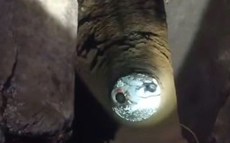 Giải cứu thành công 2 bạn trẻ rơi xuống giếng hoang ở Long Khánh