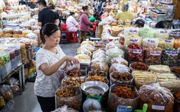 Tránh biến động giá cả hàng thiết yếu dịp tết Bính Ngọ