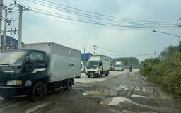 TP.HCM: Đường Vĩnh Lợi hư hỏng nặng, bao giờ mới được sửa?