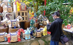 Người trẻ 'săn' ký ức đón Tết Bính Ngọ